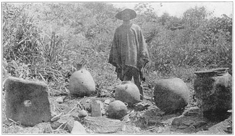 A Peruvian farmer with looted Inca artifacts in 1911