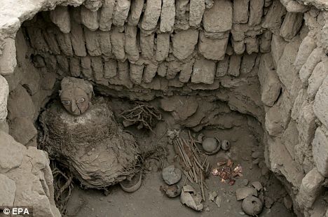 Wari mummy in tomb